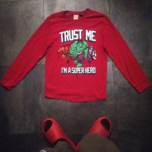 Marvel "Trust Me I'm A Super Hero" Long Sleeve Red Tee - Size XXL/ 2EG (18)